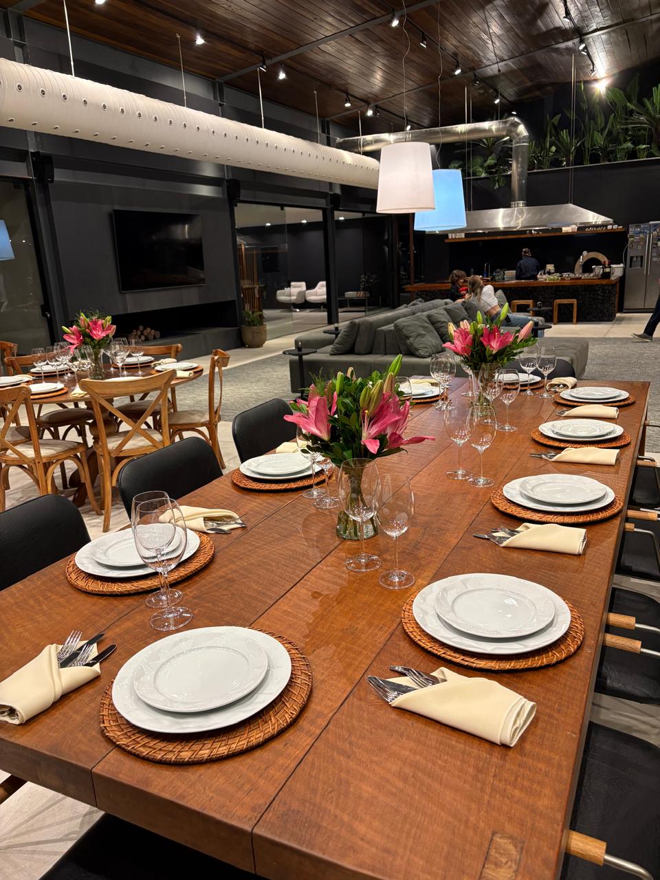 Mesa de jantar montada pelo Arte Buffet para evento particular